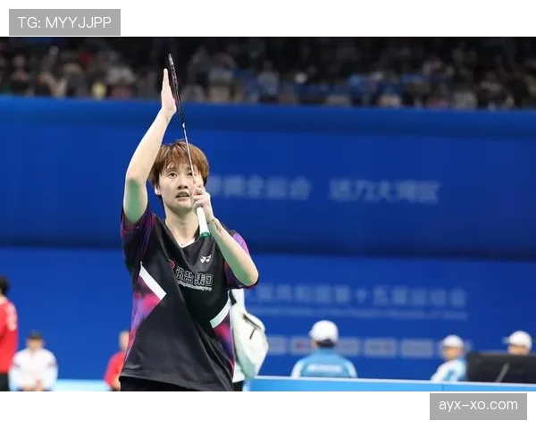 陈雨菲训练完啃鸡腿的样子，真的很难和赛场上那个冷面杀手联系起来